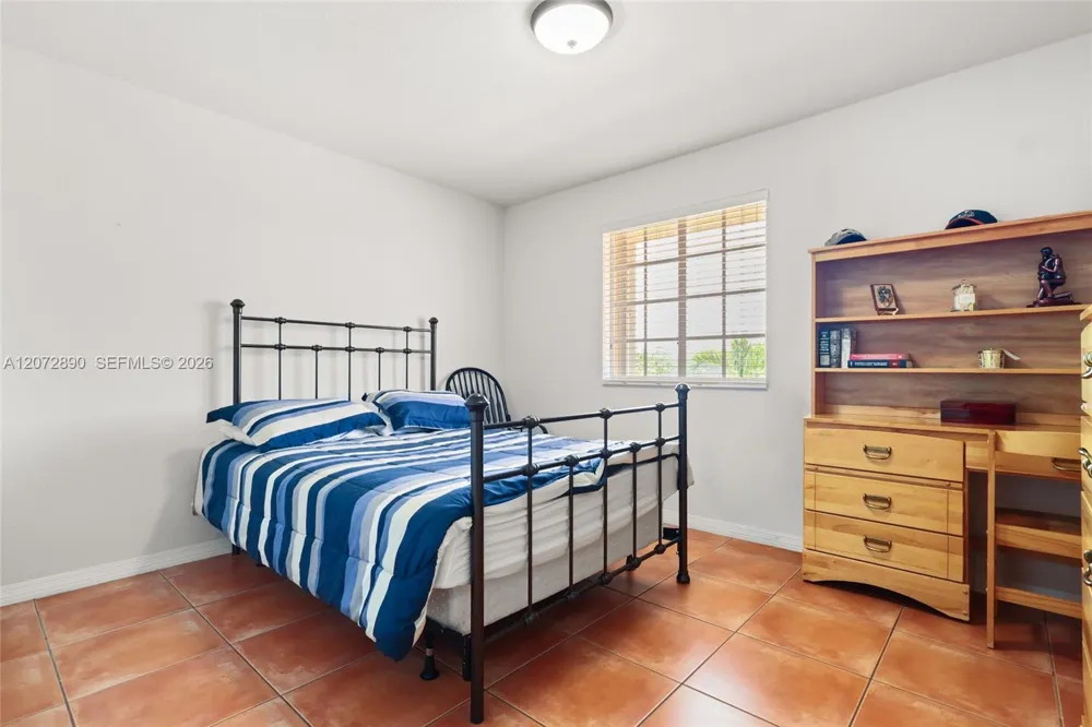 15867 SW 44th St Miami, FL 33185