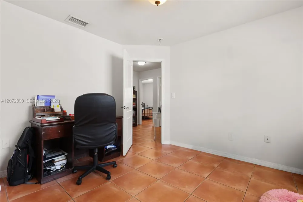 15867 SW 44th St Miami, FL 33185