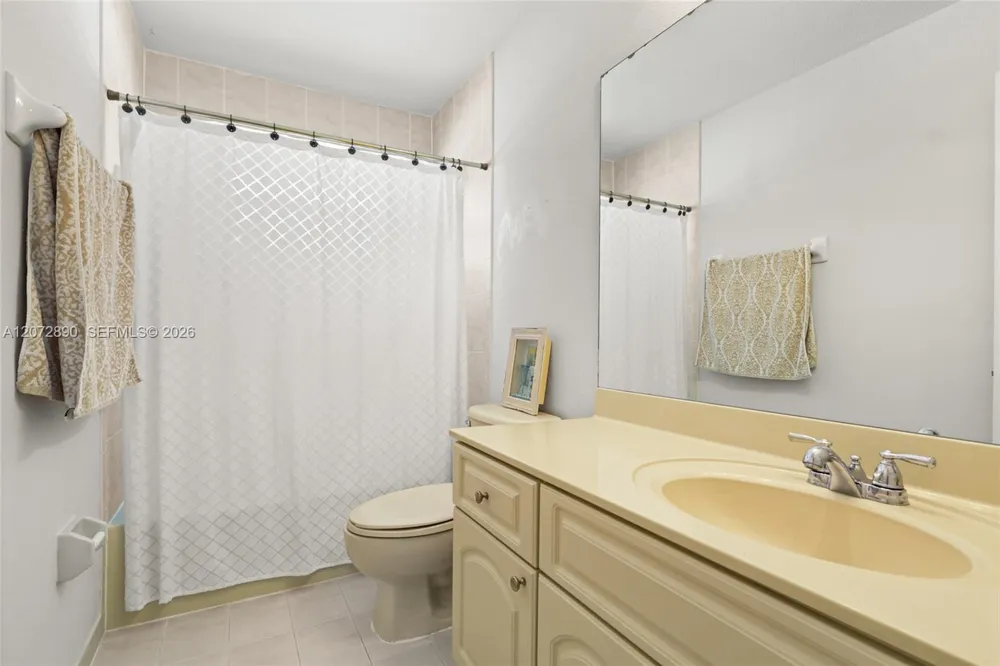 15867 SW 44th St Miami, FL 33185