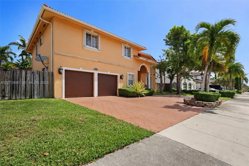 15867 SW 44th St Miami, FL 33185