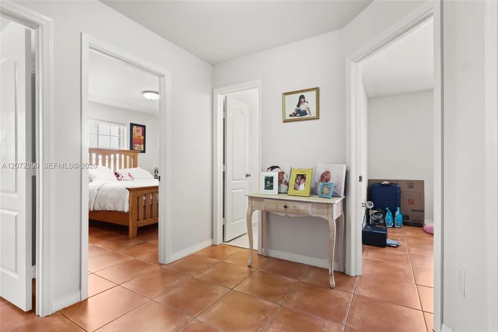 15867 SW 44th St Miami, FL 33185
