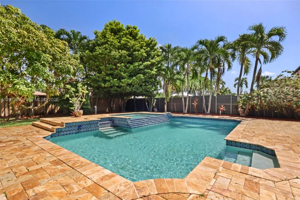 15867 SW 44th St Miami, FL 33185