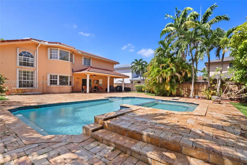 15867 SW 44th St Miami, FL 33185