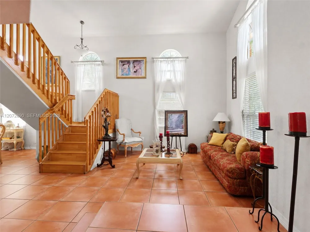 15867 SW 44th St Miami, FL 33185