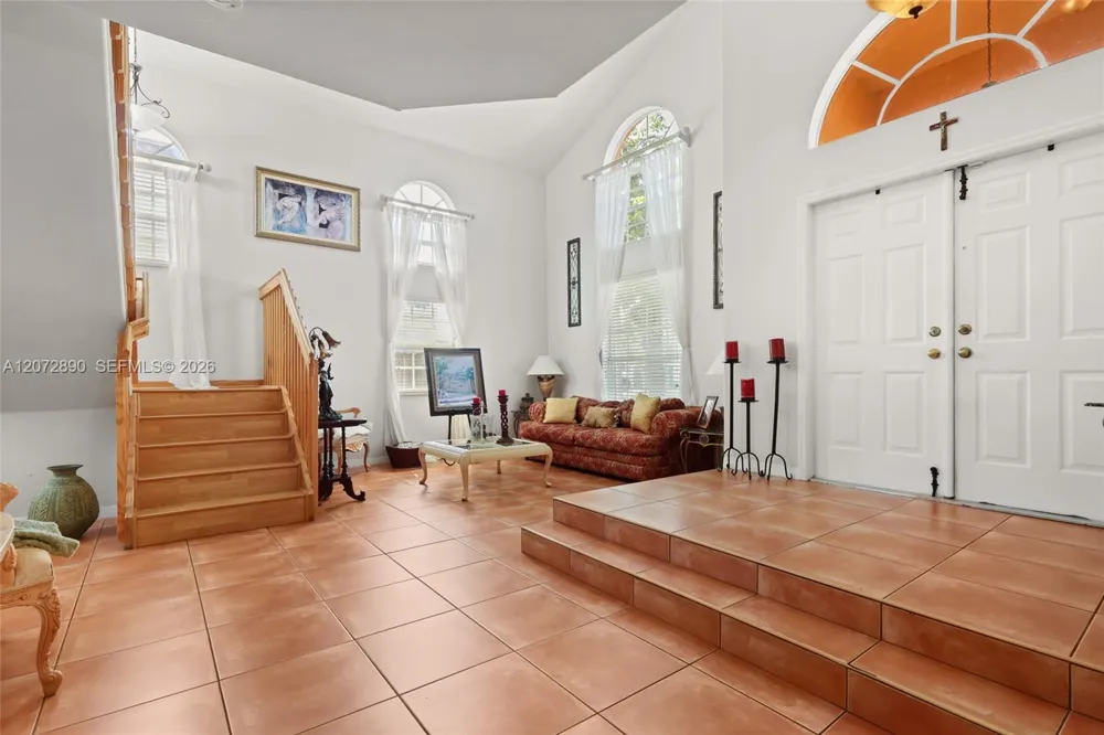 15867 SW 44th St Miami, FL 33185