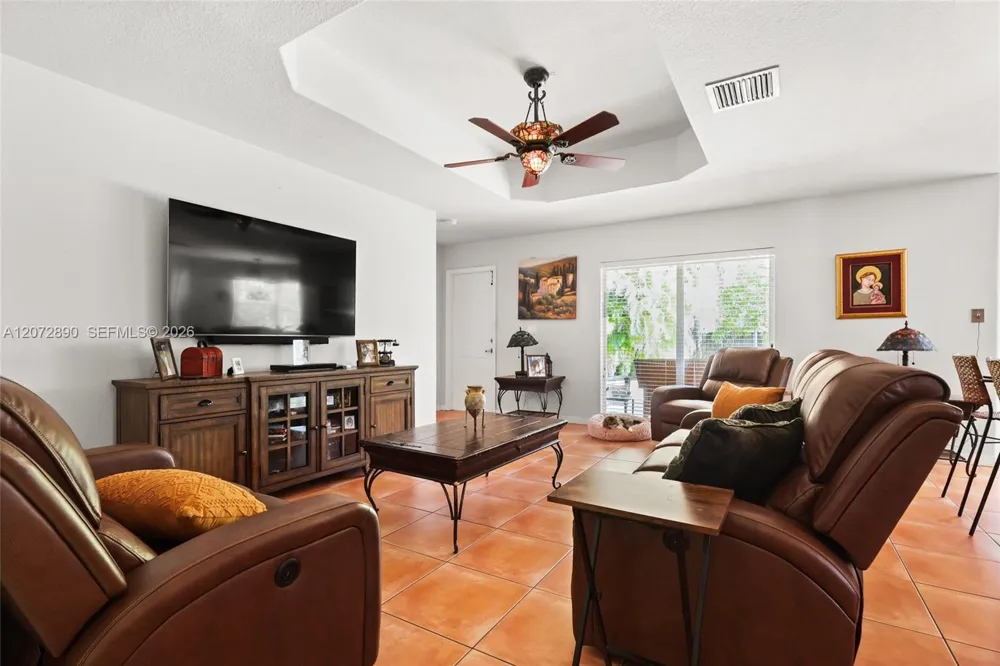15867 SW 44th St Miami, FL 33185