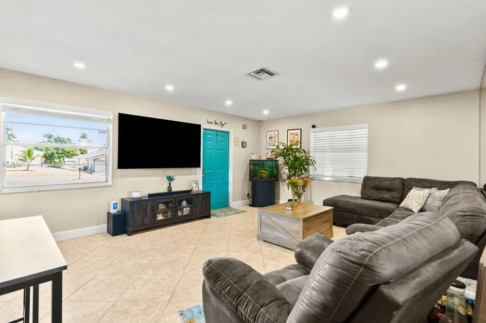 1102 Florence Road Lantana, FL 33462