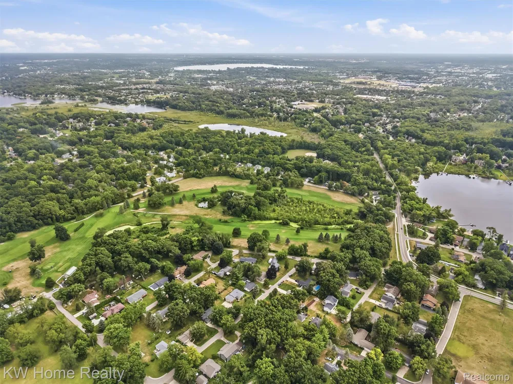 2042 Orland Wixom City, MI 48393