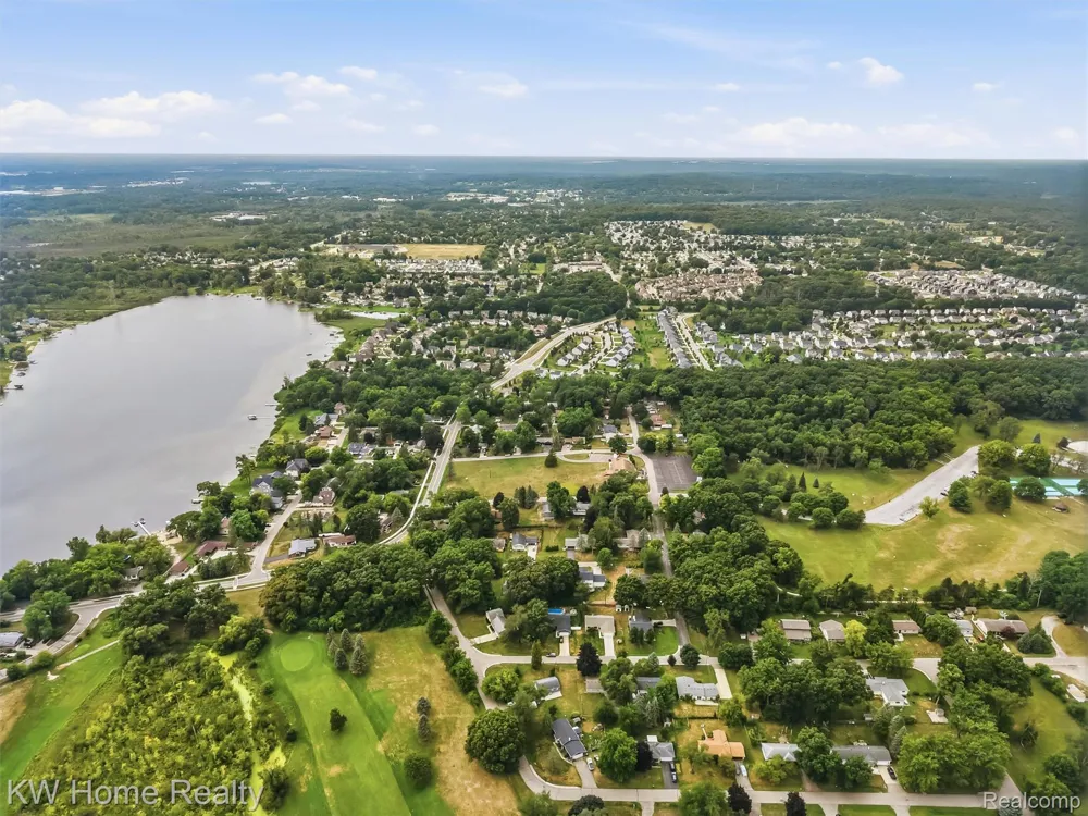 2042 Orland Wixom City, MI 48393