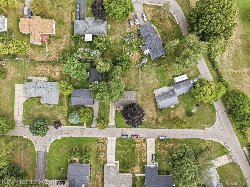 2042 Orland Wixom City, MI 48393