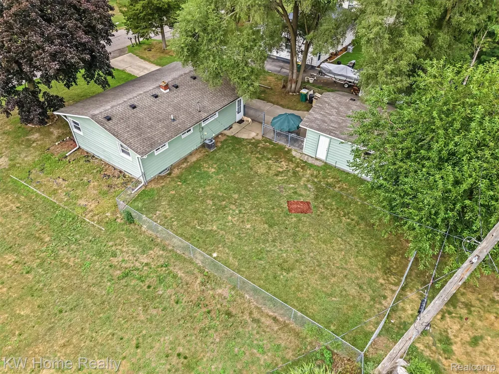 2042 Orland Wixom City, MI 48393