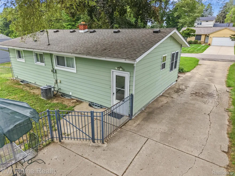 2042 Orland Wixom City, MI 48393
