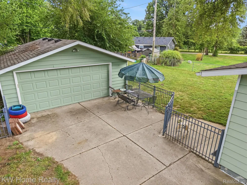 2042 Orland Wixom City, MI 48393