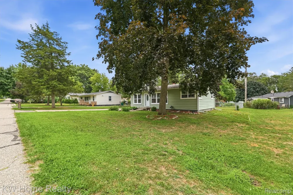2042 Orland Wixom City, MI 48393