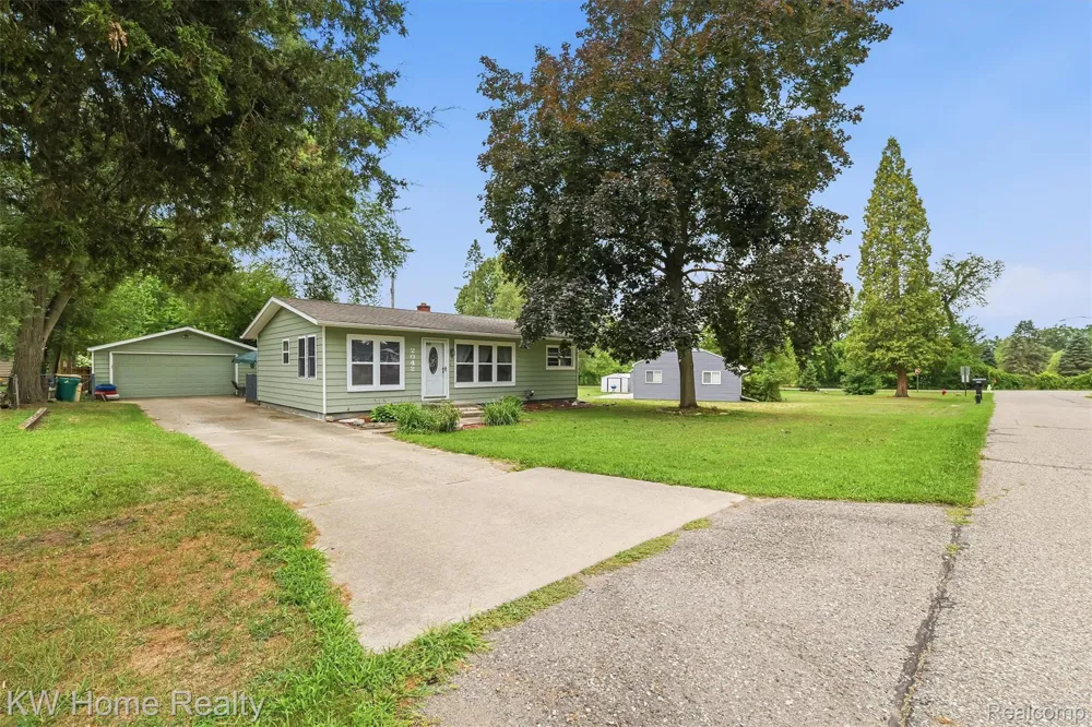 2042 Orland Wixom City, MI 48393