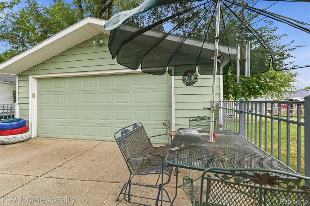 2042 Orland Wixom City, MI 48393