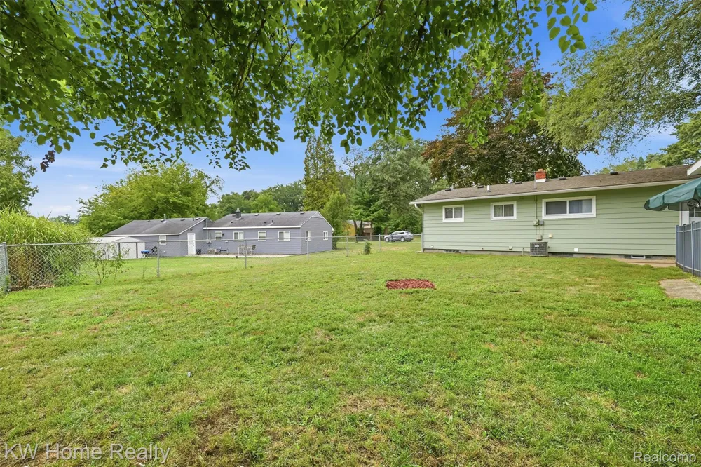 2042 Orland Wixom City, MI 48393