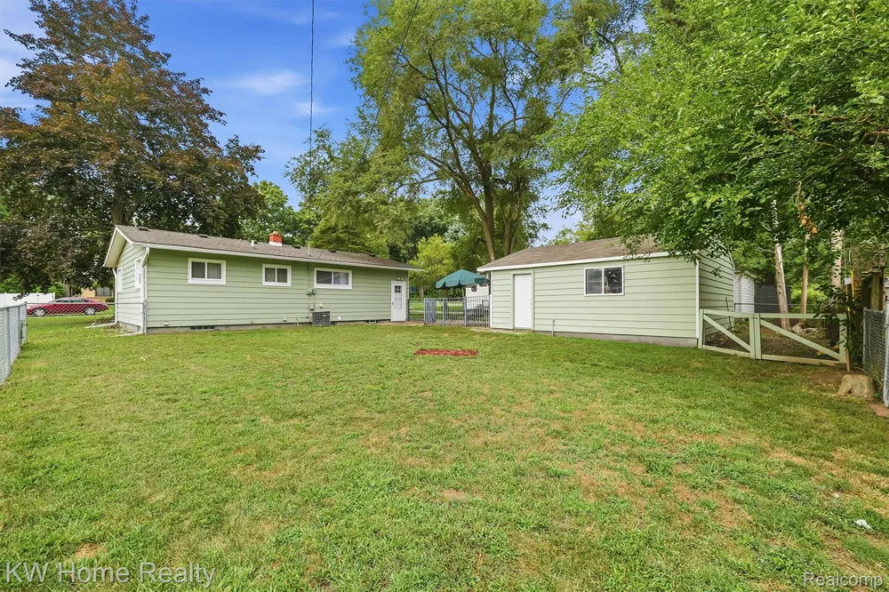 2042 Orland Wixom City, MI 48393