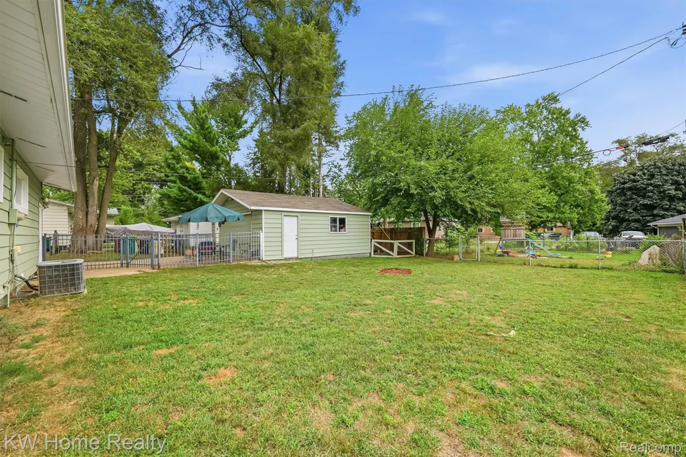 2042 Orland Wixom City, MI 48393