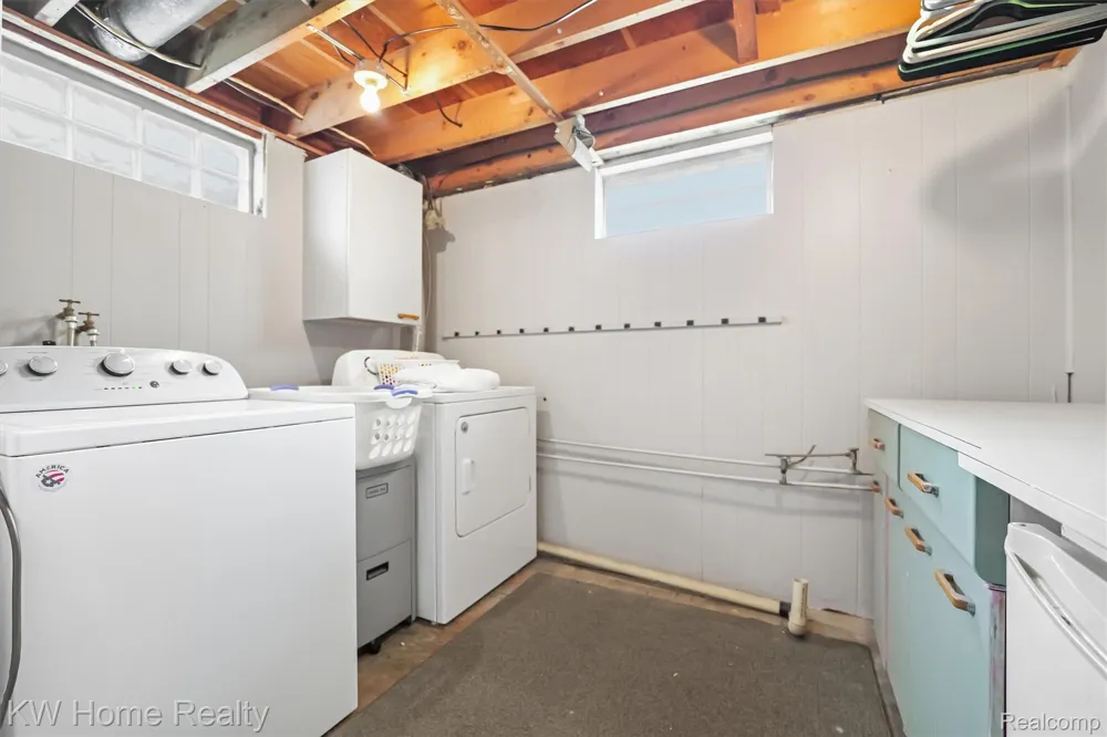 2042 Orland Wixom City, MI 48393