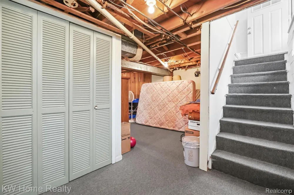 2042 Orland Wixom City, MI 48393