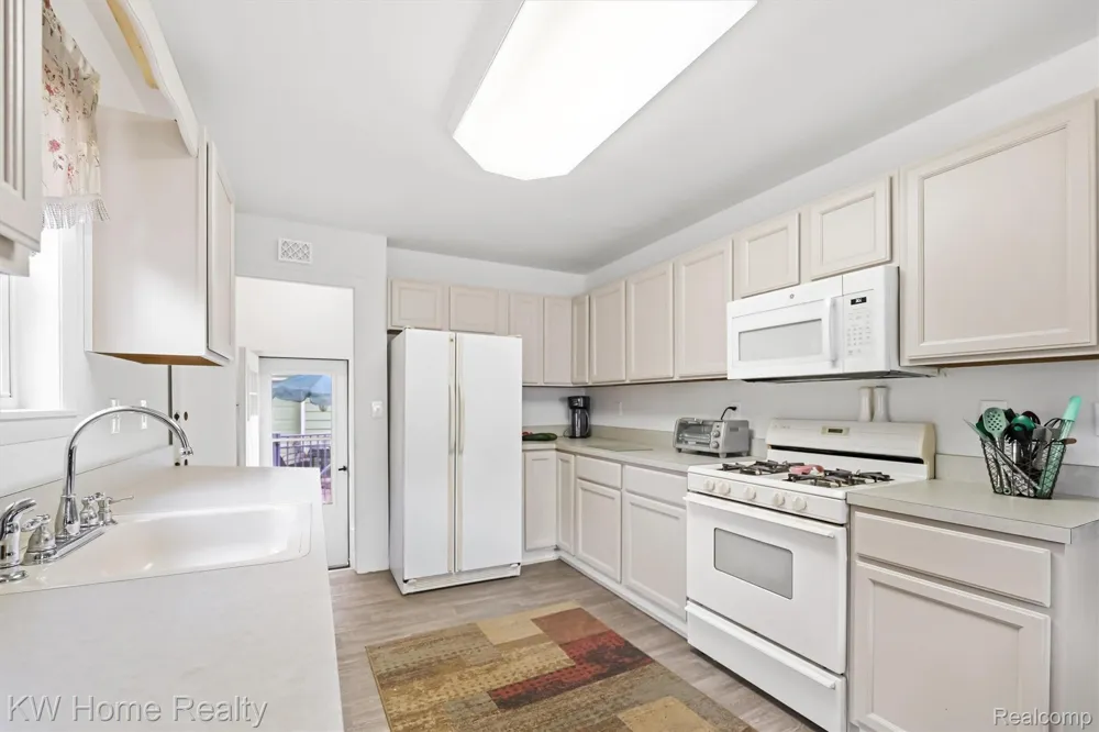 2042 Orland Wixom City, MI 48393