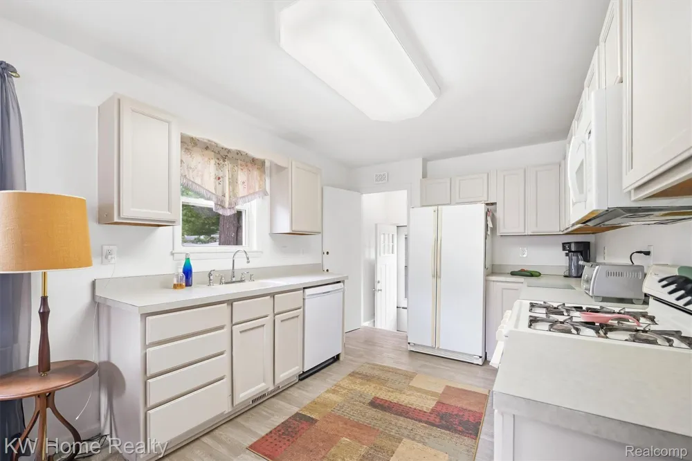 2042 Orland Wixom City, MI 48393
