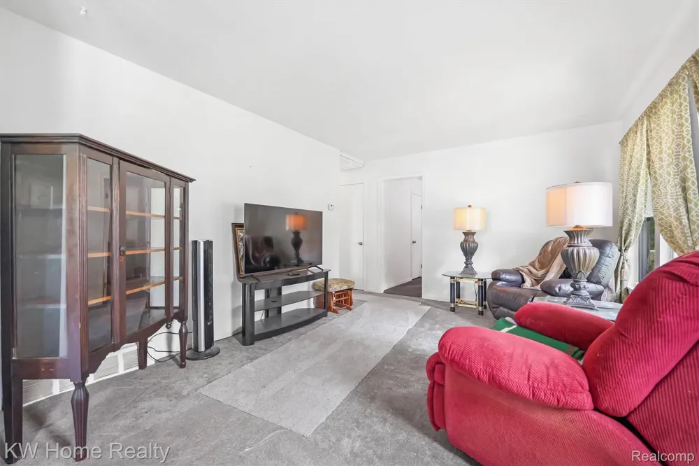 2042 Orland Wixom City, MI 48393