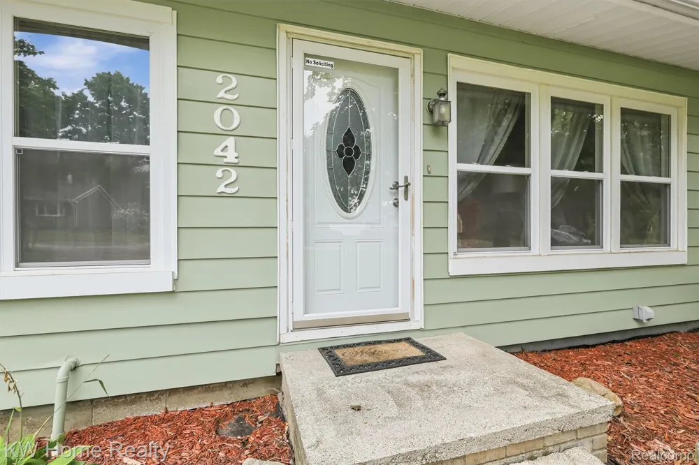 2042 Orland Wixom City, MI 48393