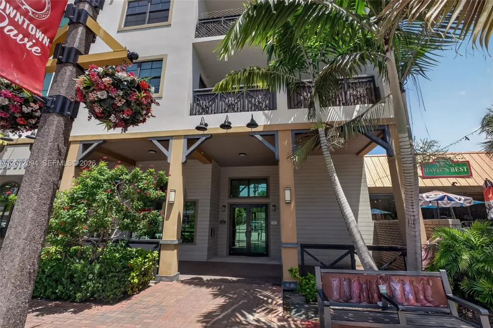 4100 SW 64th Ave #408 Davie, FL 33314
