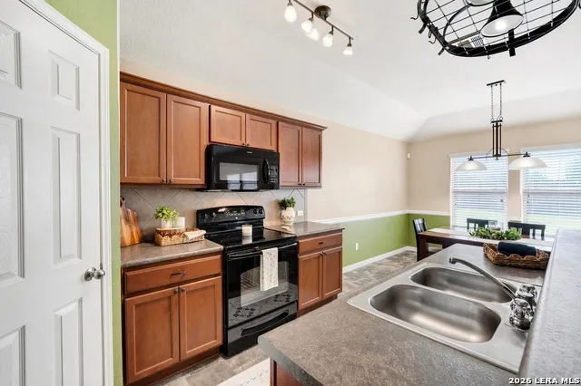 213 TERON DR San Marcos, TX 78666