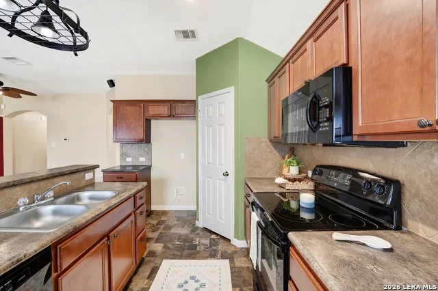 213 TERON DR San Marcos, TX 78666