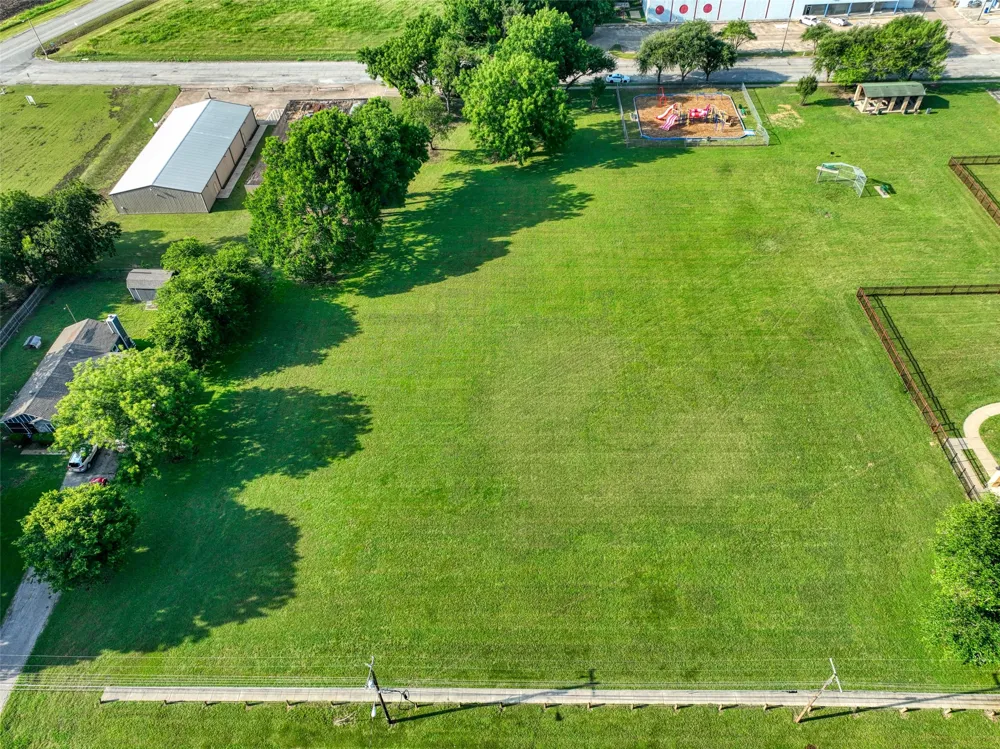 723 E Main Street Lancaster, TX 75146