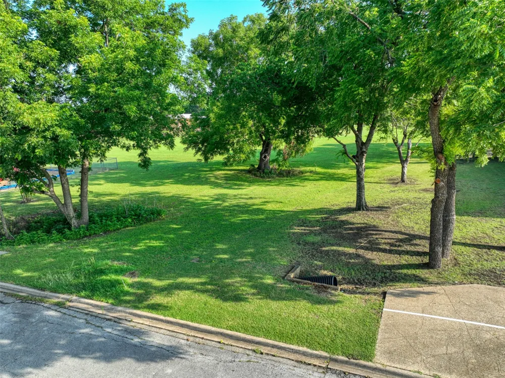 723 E Main Street Lancaster, TX 75146