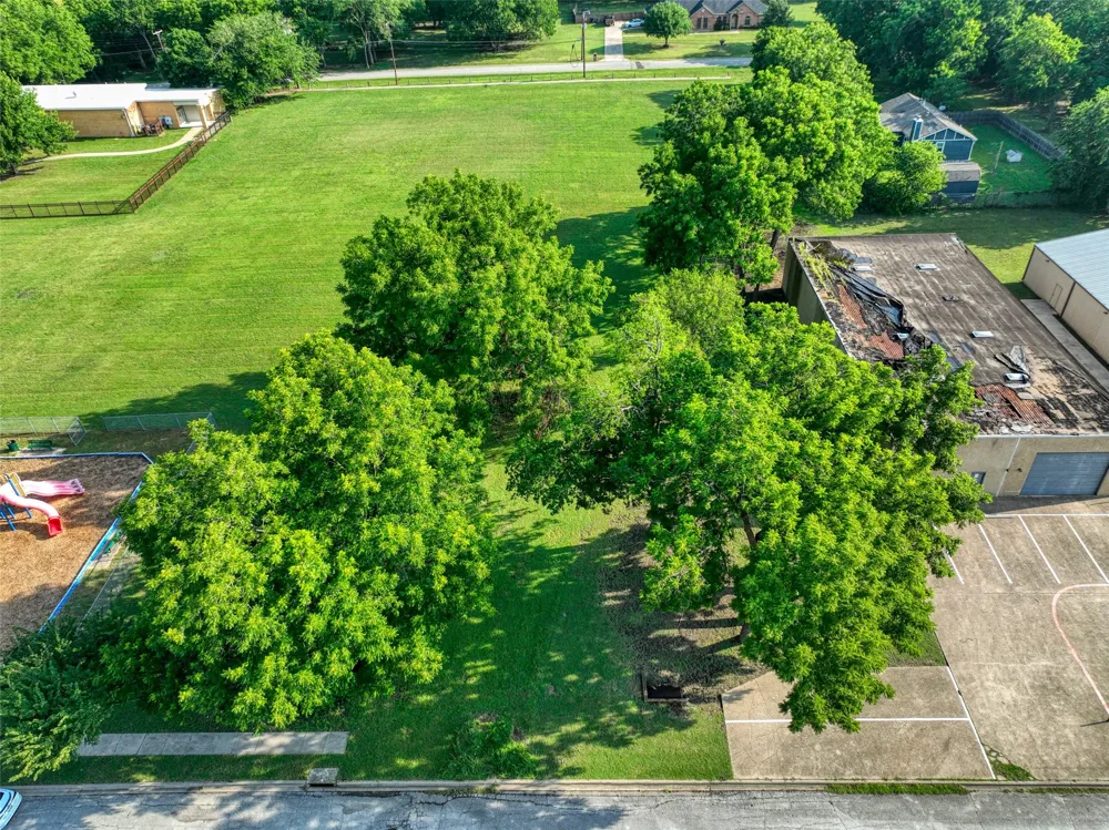 723 E Main Street Lancaster, TX 75146