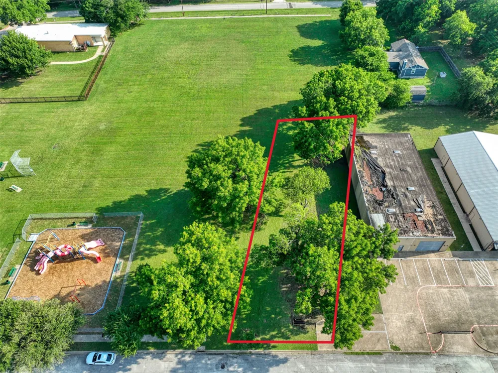 723 E Main Street Lancaster, TX 75146