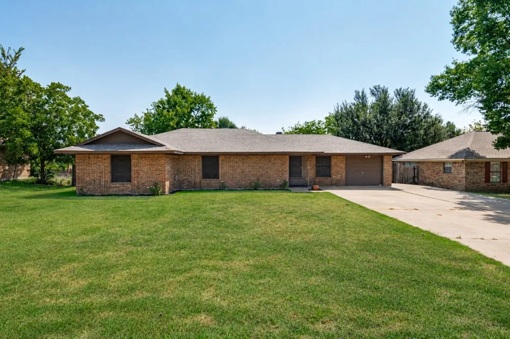 717 Adams Drive Crandall, TX 75114