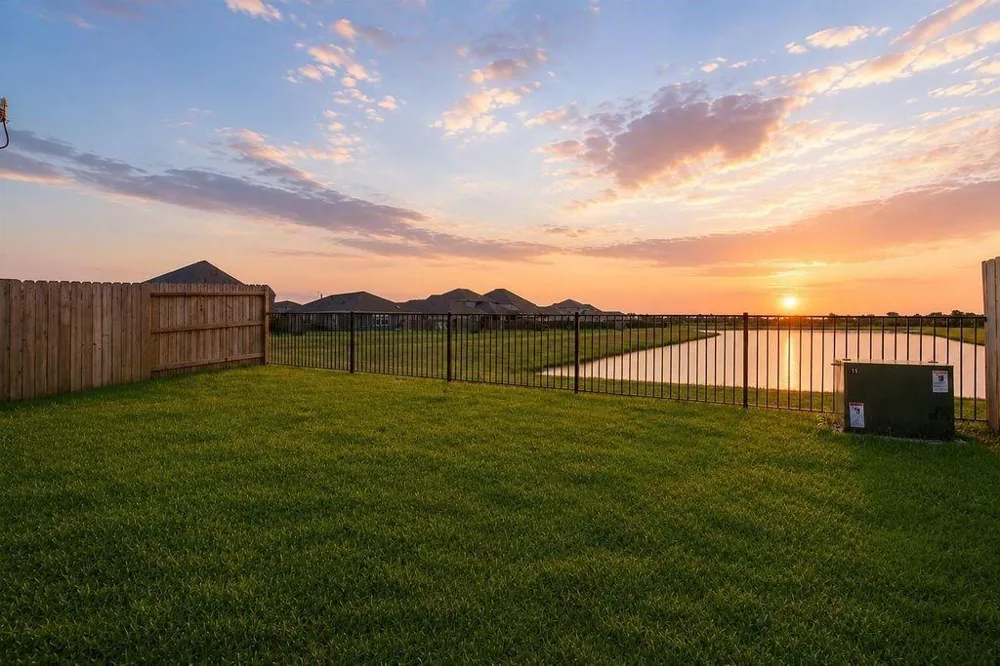6643 Escondido Dr Rosharon, TX 77583