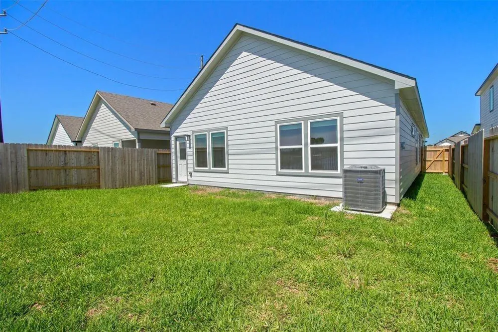 6643 Escondido Dr Rosharon, TX 77583