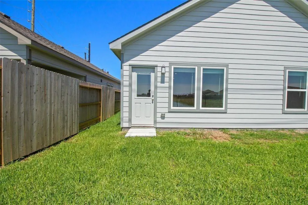 6643 Escondido Dr Rosharon, TX 77583