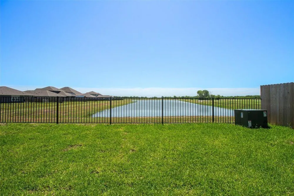 6643 Escondido Dr Rosharon, TX 77583