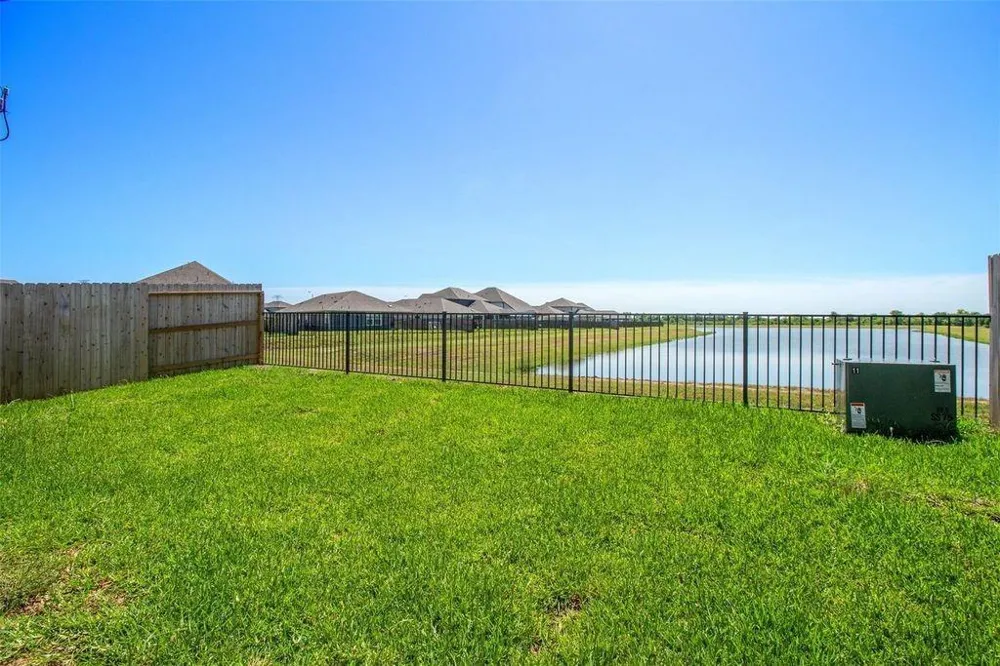 6643 Escondido Dr Rosharon, TX 77583