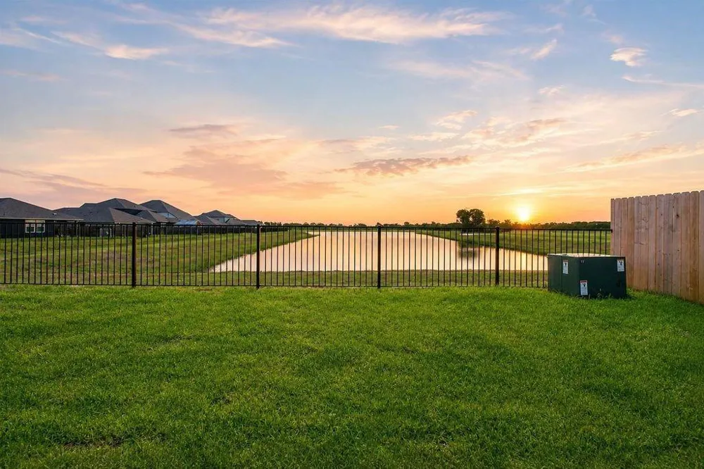 6643 Escondido Dr Rosharon, TX 77583