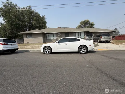 915 SE 4TH AVE