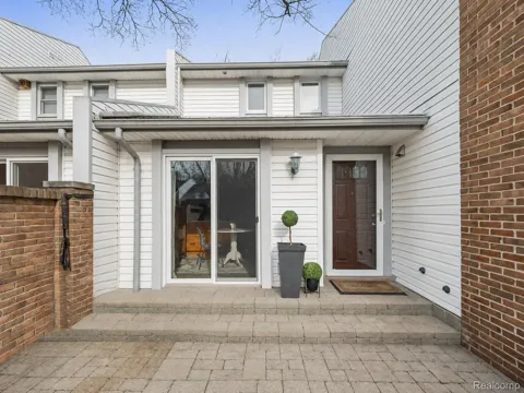 177 E LONG LAKE ROAD