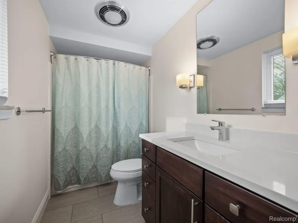 177 E LONG LAKE ROAD Bloomfield Hills City, MI 48304