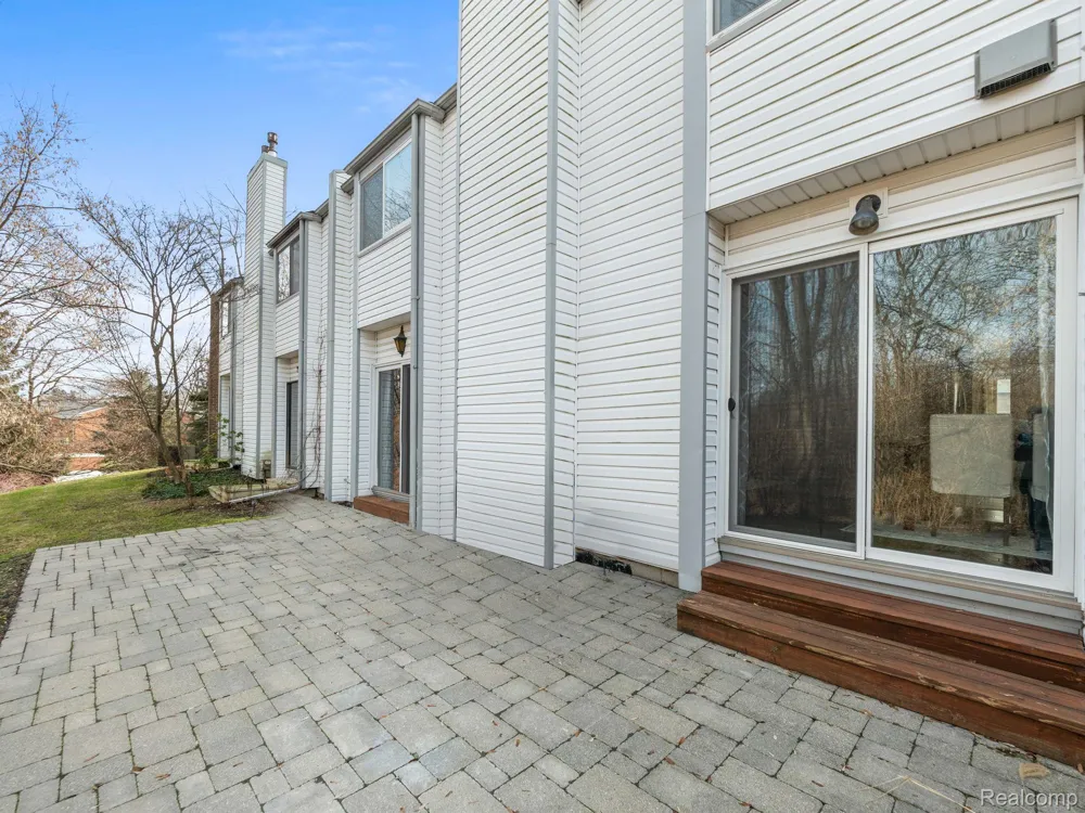 177 E LONG LAKE ROAD Bloomfield Hills City, MI 48304