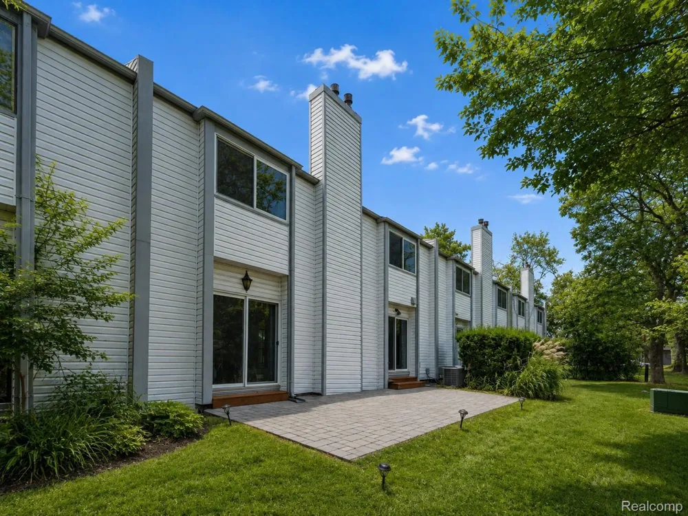 177 E LONG LAKE ROAD Bloomfield Hills City, MI 48304