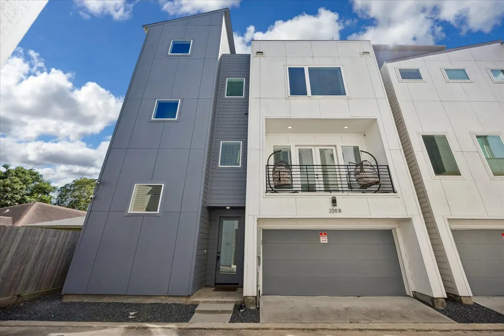 208 York Street #B Houston, TX 77003