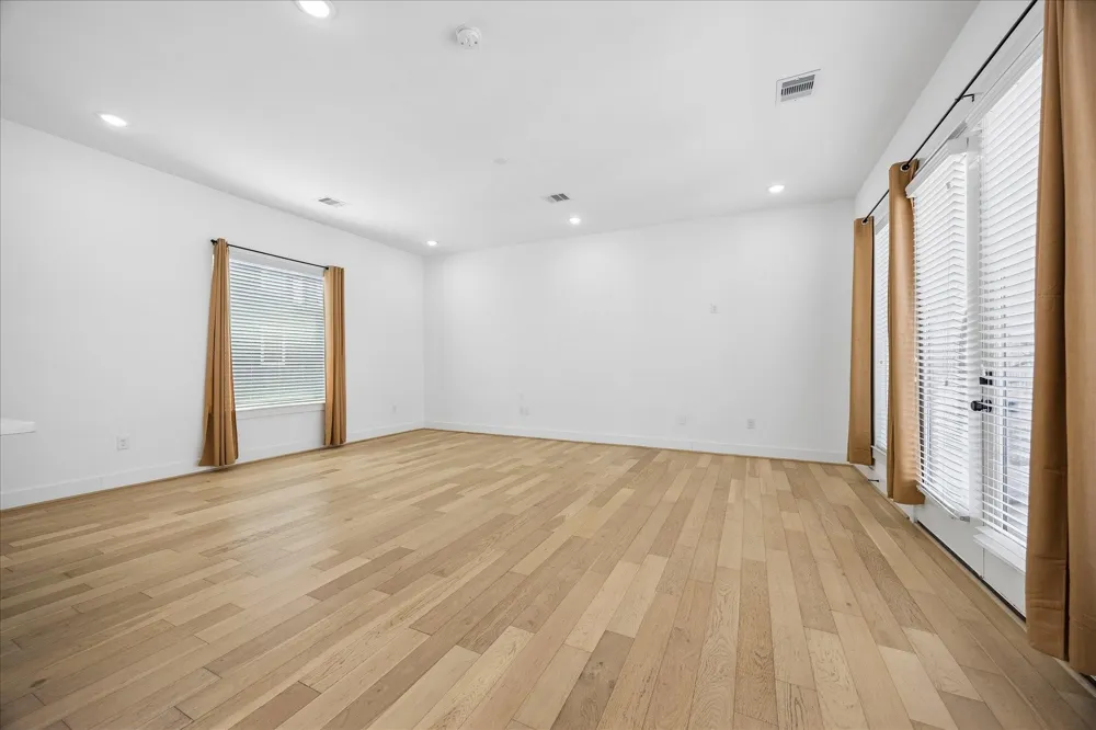 208 York Street #B Houston, TX 77003